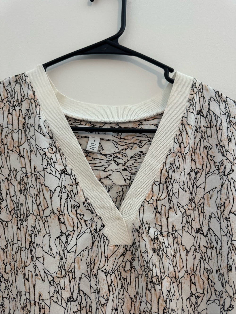 Nordstrom Abstract Lines V-neck Long Sleeve Blouse - Picture 4 of 7